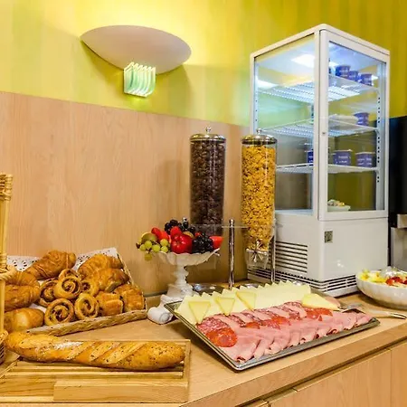 Aneto מלון לורדה